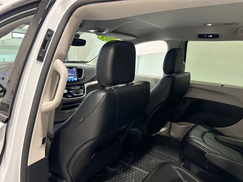 Used 2024 Chrysler Pacifica Touring-L w/ Road Tripper Package FWD image 30