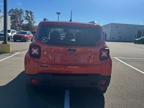 Used 2017 Jeep Renegade Altitude image 9