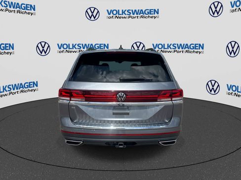 Used 2024 Volkswagen Atlas SE w/ Panoramic Sunroof Package FWD image 13