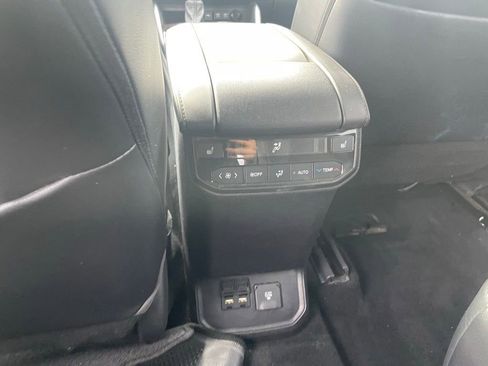 Used 2021 Toyota Highlander Platinum image 25