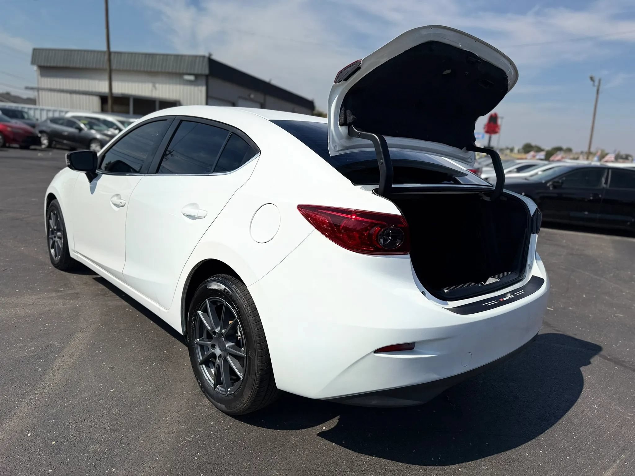 Used 2016 MAZDA MAZDA3 i Sport w/ Preferred Equipment Package FWD image 35