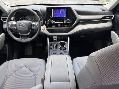Used 2023 Toyota Highlander L FWD image 19