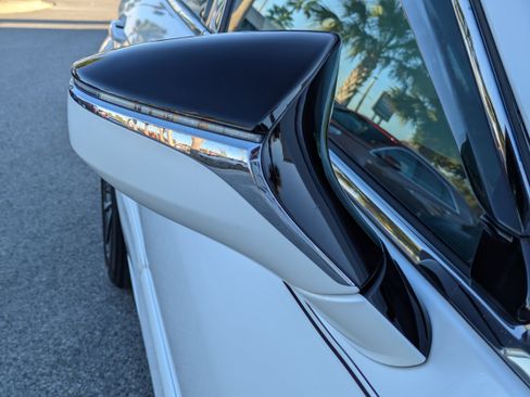 Used 2023 Lexus ES 350 w/ Premium Package image 11