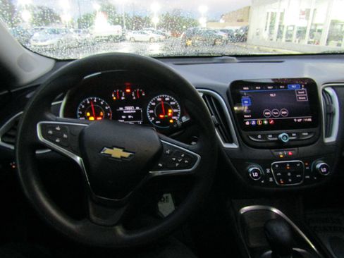 Used 2022 Chevrolet Malibu LT FWD image 17