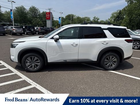 New 2025 Nissan Pathfinder SV image 4