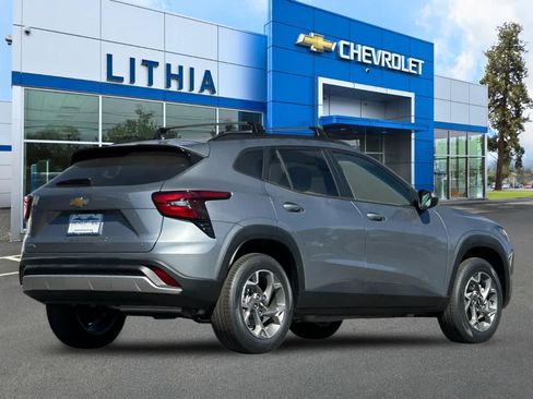 New 2026 Chevrolet Trax LT FWD image 2