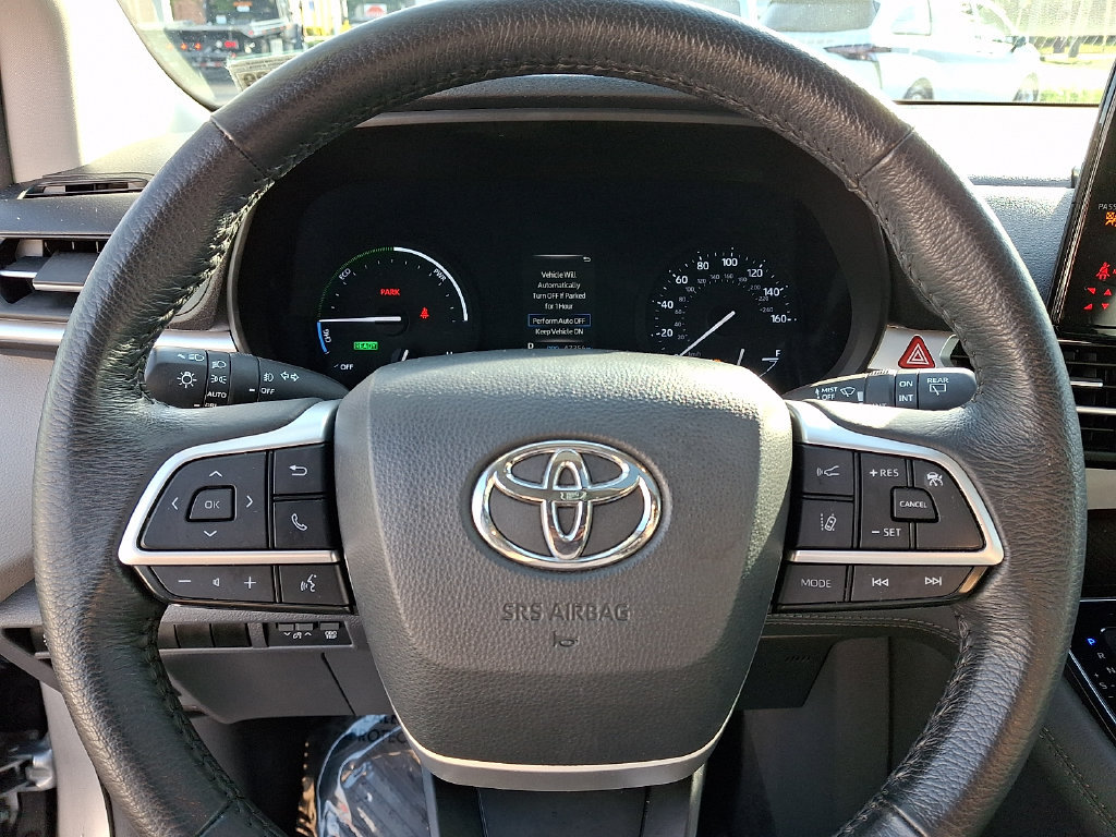 Used 2024 Toyota Sienna XLE FWD image 20