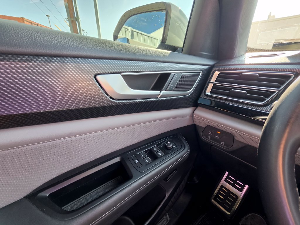 Used 2024 Volkswagen Atlas Cross Sport SEL R-Line AWD/4WD image 15