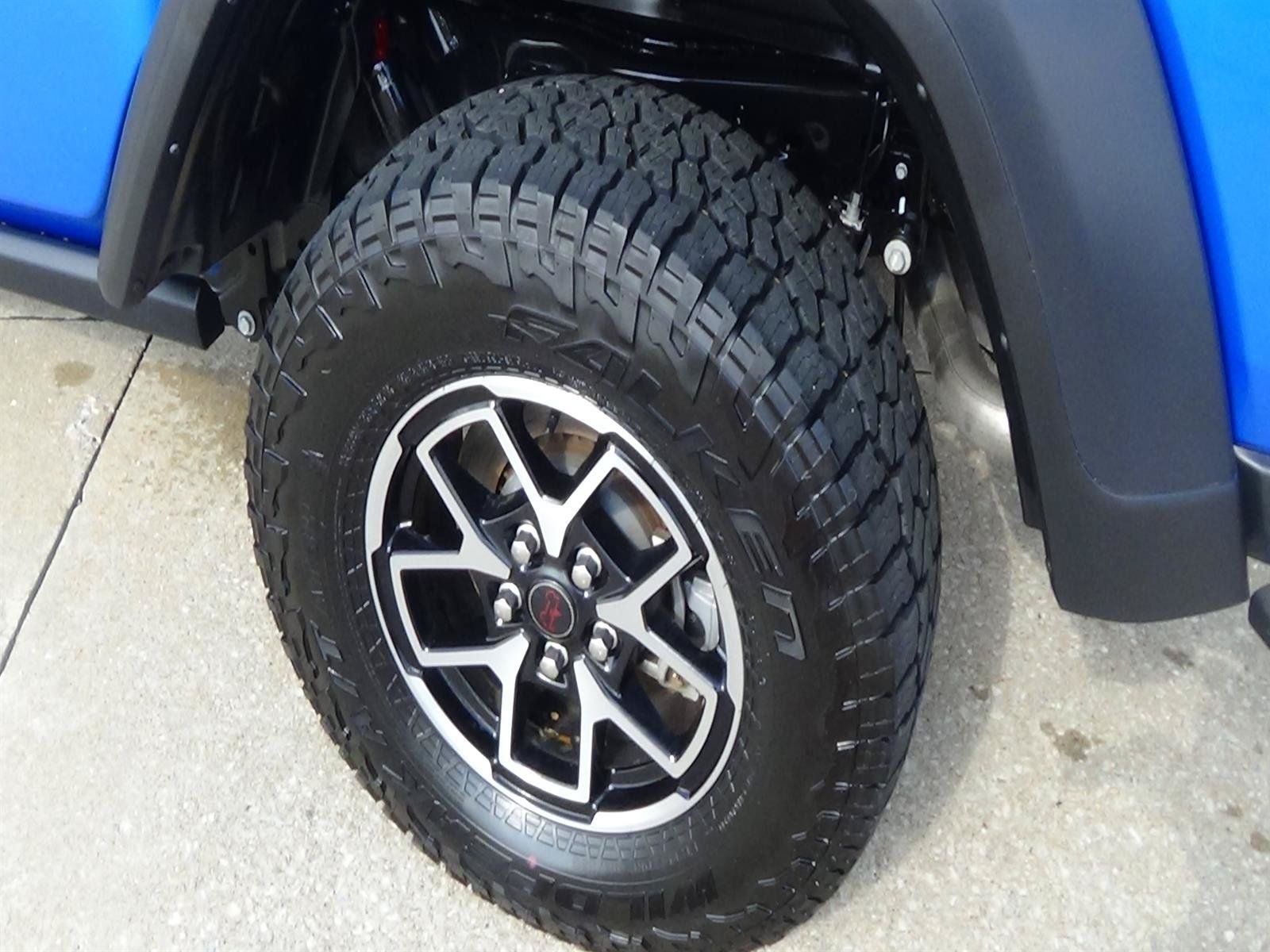 Used 2024 Jeep Gladiator Rubicon w/ Convenience Group AWD/4WD image 9