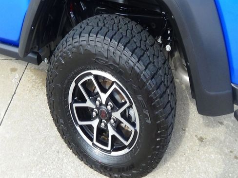 Certified 2024 Jeep Gladiator Rubicon w/ Convenience Group AWD/4WD image 9
