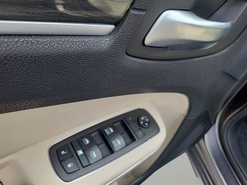 Used 2018 Chrysler 300 Touring L AWD/4WD image 16