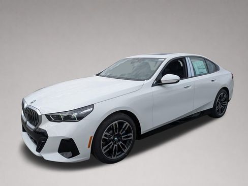 New 2026 BMW 530i xDrive w/ M Sport Package AWD/4WD image 8