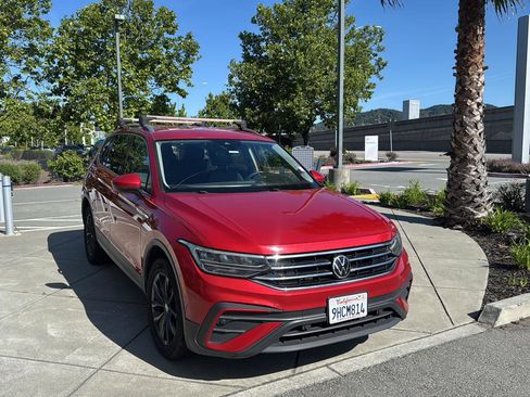 Used 2023 Volkswagen Tiguan SE image 4