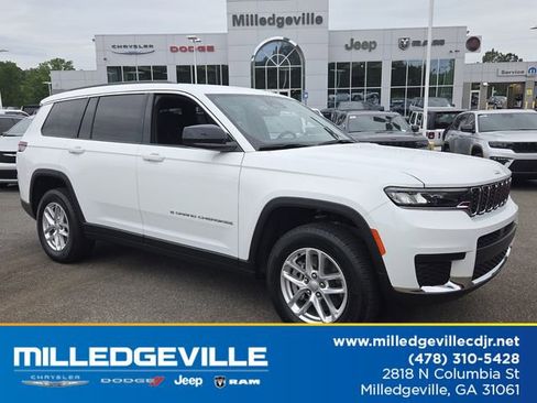 Used 2025 Jeep Grand Cherokee L Laredo RWD image 1