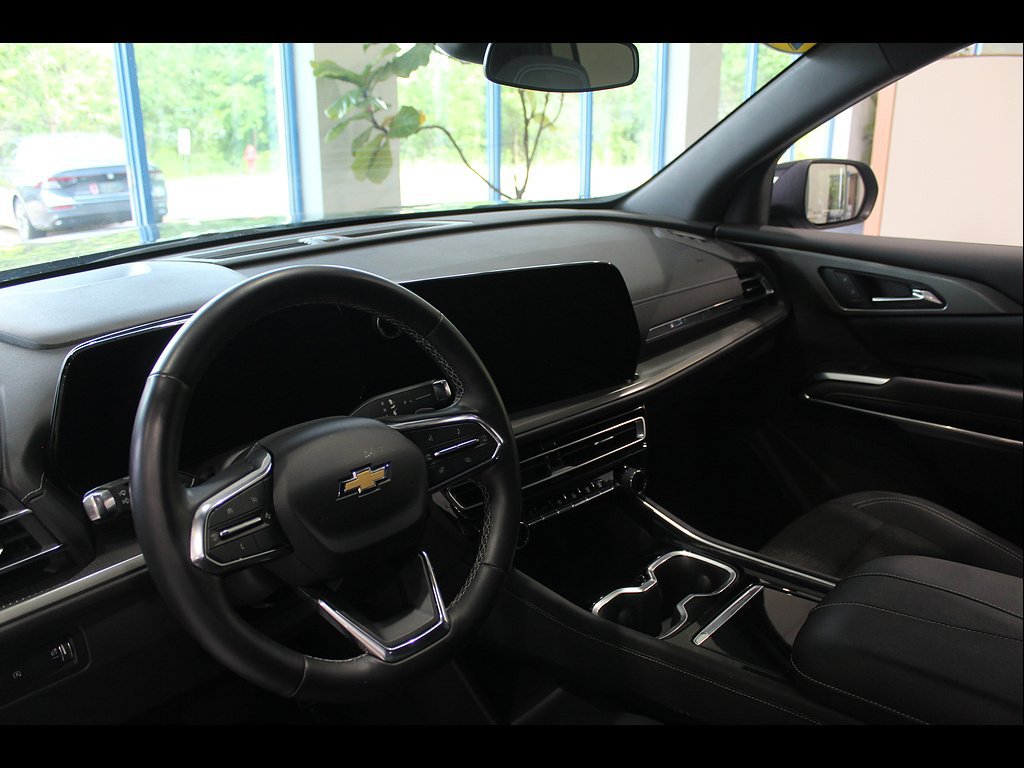 Used 2024 Chevrolet Traverse LS FWD image 13