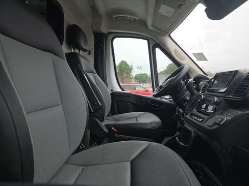 Used 2025 RAM ProMaster 2500 w/ Convenience Group FWD image 10