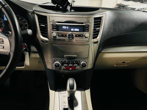 Used 2010 Subaru Legacy 2.5i Premium AWD/4WD image 19
