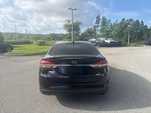 Used 2017 Ford Fusion SE w/ Equipment Group 201A FWD image 5