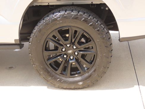 Used 2025 Ford F150 Platinum w/ Equipment Group 702A High AWD/4WD image 17