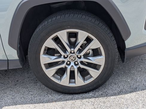 Used 2022 Toyota RAV4 XLE Premium FWD image 10
