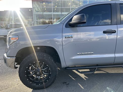 Used 2018 Toyota Tundra SR5 w/ TRD Off Road Package image 9
