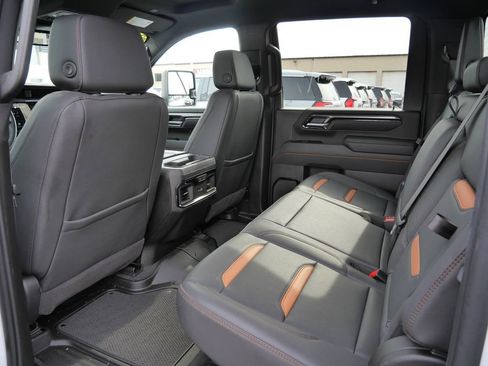 Used 2025 GMC Sierra 2500 AT4 image 26