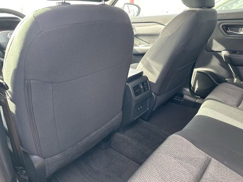 Used 2025 Nissan Rogue SV image 17