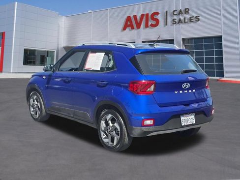 Used 2025 Hyundai Venue SEL FWD image 9
