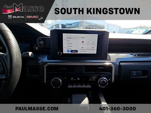 Used 2025 Toyota Tacoma SR5 AWD/4WD image 17