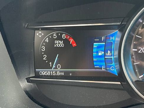 Used 2018 Ford Explorer XLT w/ Equipment Group 202A AWD/4WD image 19