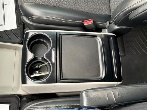 Used 2012 Toyota Sienna SE FWD image 10