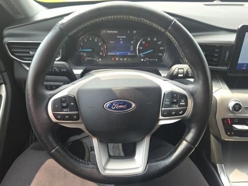 Used 2021 Ford Explorer XLT w/ Equipment Group 202A AWD/4WD image 39