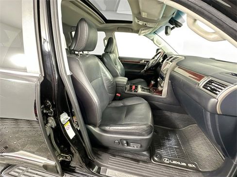Used 2017 Lexus GX 460 image 30