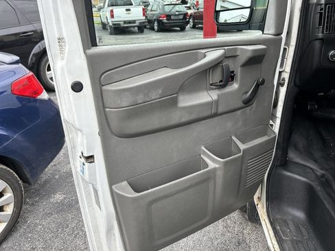 Used 2011 Chevrolet Express 2500 Extended RWD image 9