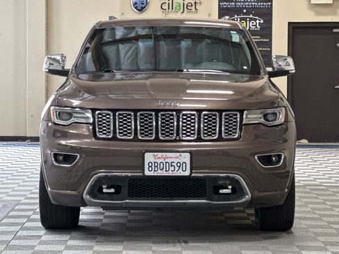 Used 2018 Jeep Grand Cherokee Overland AWD/4WD image 9