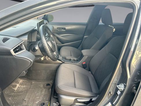Used 2025 Toyota Corolla LE FWD image 11