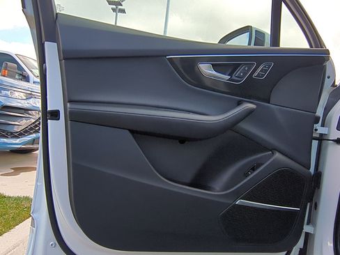 Used 2023 Audi Q7 Premium Plus image 15