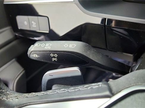 Used 2024 Audi Q8 e-tron Premium image 40