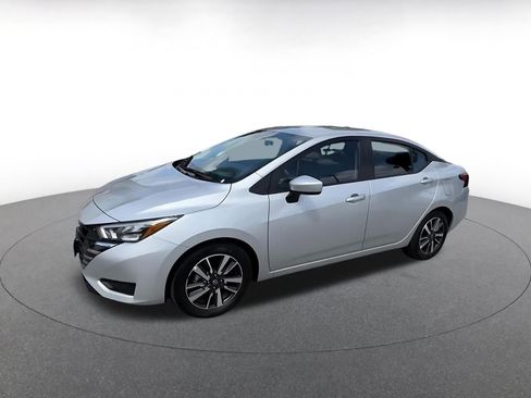 Used 2025 Nissan Versa SV image 8