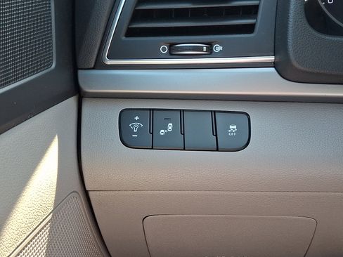 Used 2018 Hyundai Elantra SEL FWD image 22