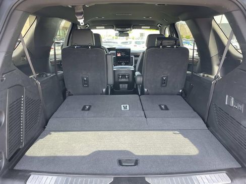 Used 2025 GMC Yukon Denali AWD/4WD image 6
