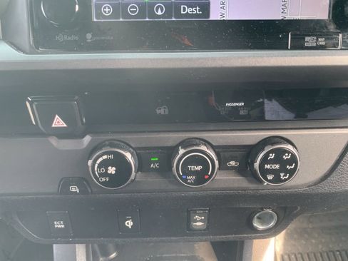 Used 2016 Toyota Tacoma TRD Sport w/ Exterior Package image 22