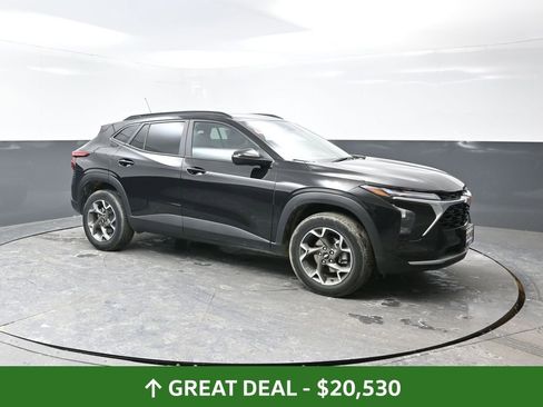 Used 2025 Chevrolet Trax LT image 4