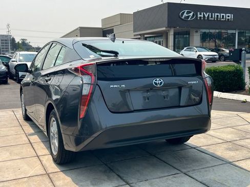 Used 2016 Toyota Prius Two FWD image 11