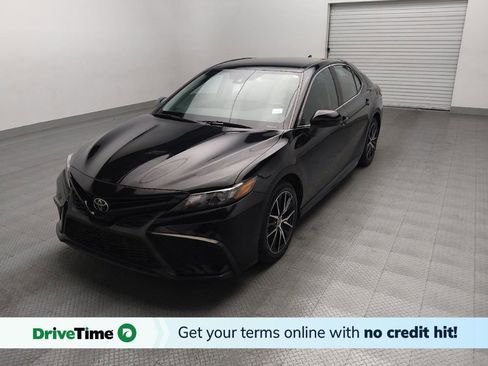 Used 2021 Toyota Camry SE image 1