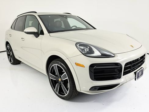 Used 2023 Porsche Cayenne image 9