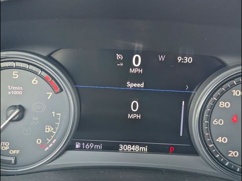 Used 2023 Cadillac XT4 Premium Luxury w/ Technology Package FWD image 9