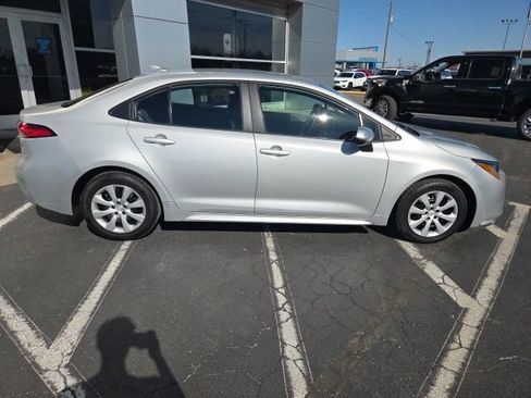 Used 2024 Toyota Corolla LE image 5