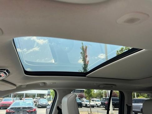 Used 2022 Jeep Grand Cherokee Overland AWD/4WD image 27