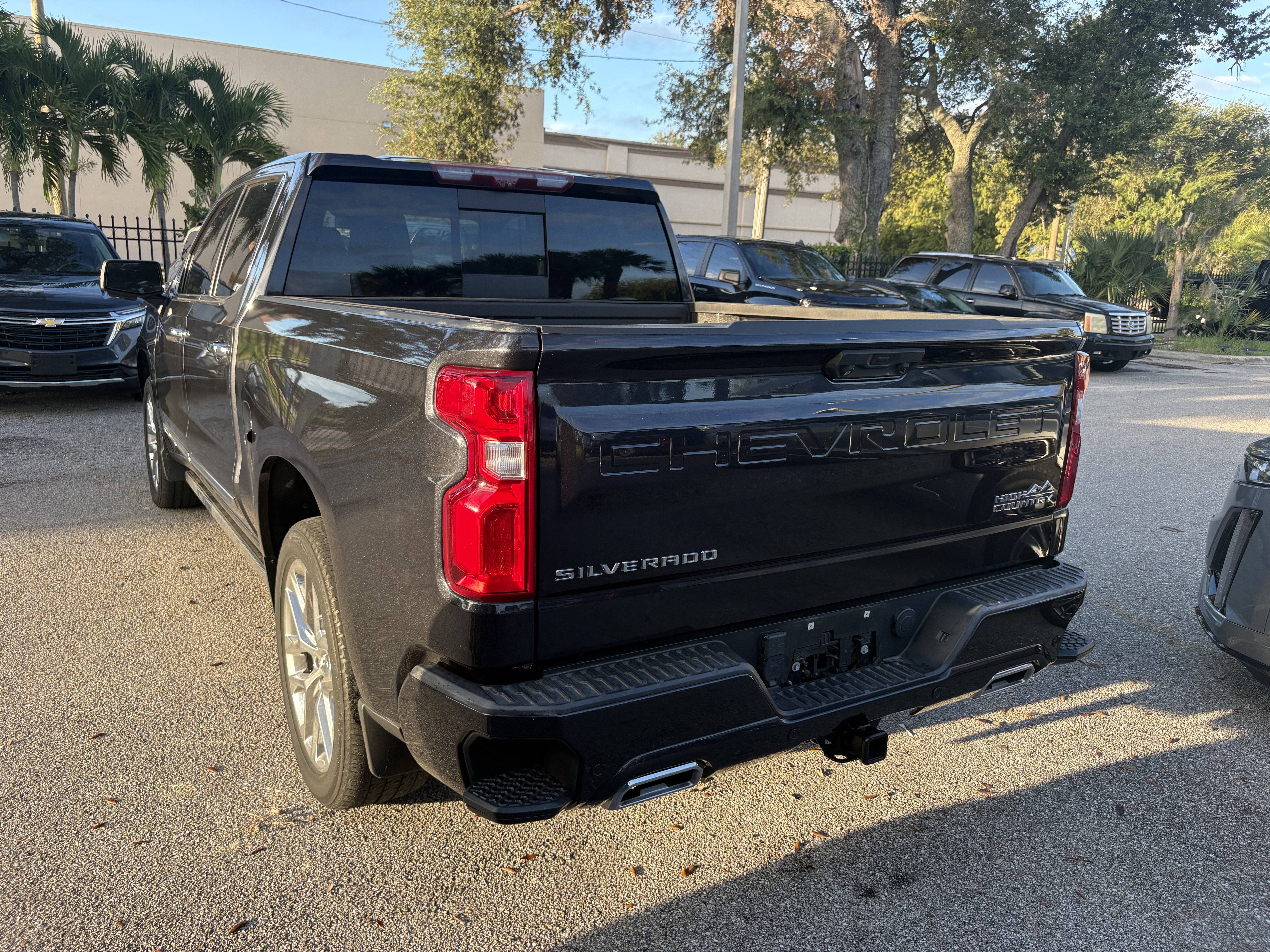 Used 2023 Chevrolet Silverado 1500 High Country w/ Technology Package AWD/4WD image 5